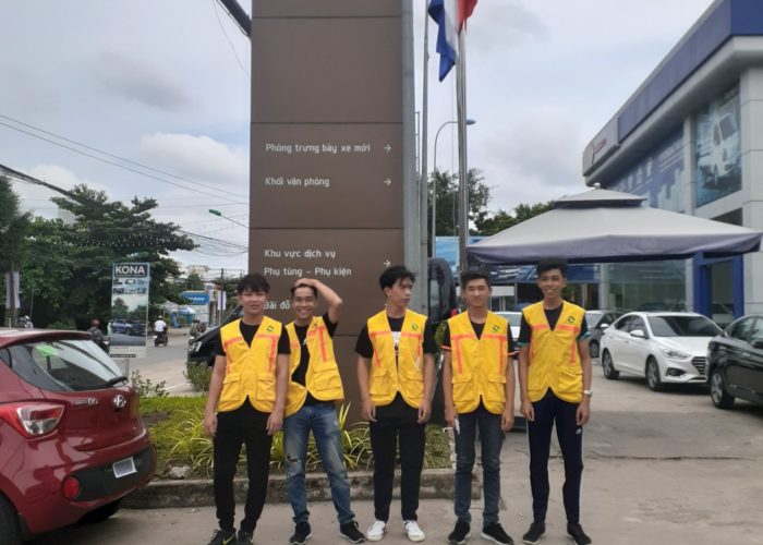 Dịch vụ vệ sinh mái tol tại Hyndai Tây Đô