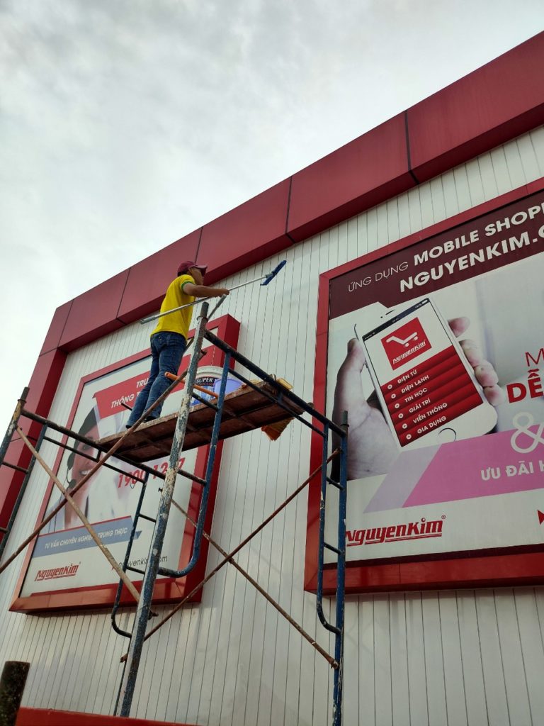dịch vụ vệ sinh bảng hiệu tại bạc liêu