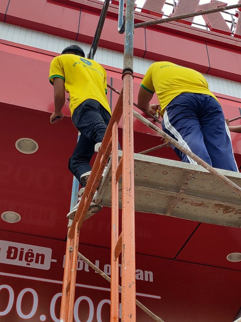 dịch vụ vệ sinh bảng hiệu tại bạc liêu