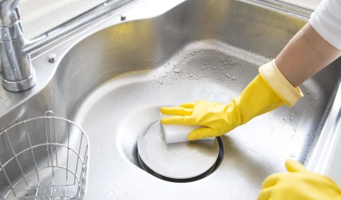 Cách làm sạch bồn rửa bị ố vàng với nguyên liệu đơn giản